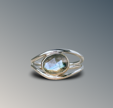 Load image into Gallery viewer, Split Curved Labradorite Ring