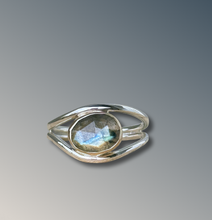 Load image into Gallery viewer, Split Curved Labradorite Ring