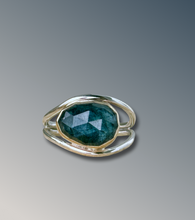 Load image into Gallery viewer, Split Curved Moss Aquamarine Ring