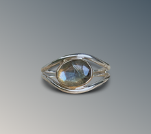 Load image into Gallery viewer, Split Curved Labradorite Ring