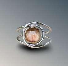 Load image into Gallery viewer, Horizontal Layered Oregon Sunstone Ring