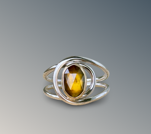 Layered Sphene Ring