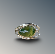 Load image into Gallery viewer, Split Curved Hydrogrossular Garnet Ring
