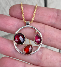 Load image into Gallery viewer, Floating Shades of Garent Necklace