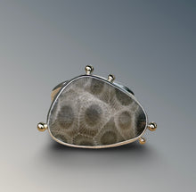 Load image into Gallery viewer, Petoskey Stone Statement Ring with Gold Beads