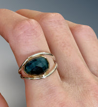 Load image into Gallery viewer, Split Curved Moss Aquamarine Ring