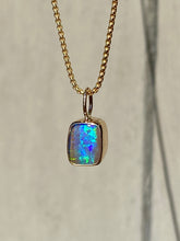 Load image into Gallery viewer, Simple Australian Opal Gold Necklace
