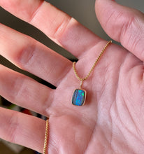Load image into Gallery viewer, Simple Australian Opal Gold Necklace